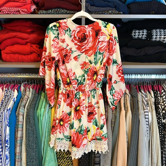 Windsor cream/red floral print embroidered elastic waistband romper size S - Picture 3 of 3